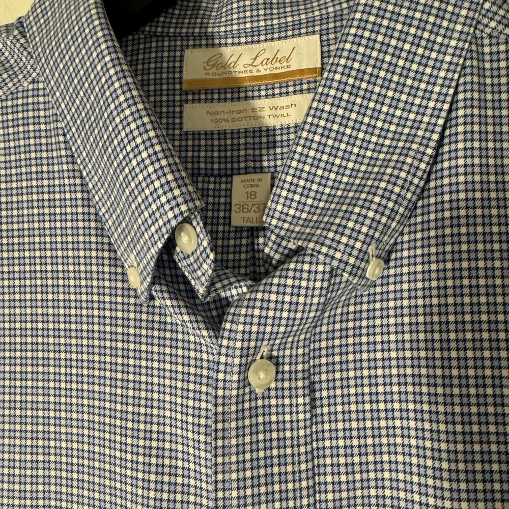 Men dress shirt, gold label, big and tall. 36/37 18